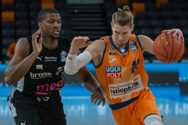 在面对对手 在面对对手