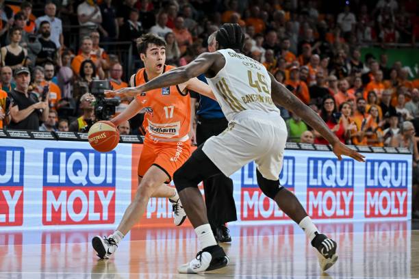 轻球员更多 轻球员更多