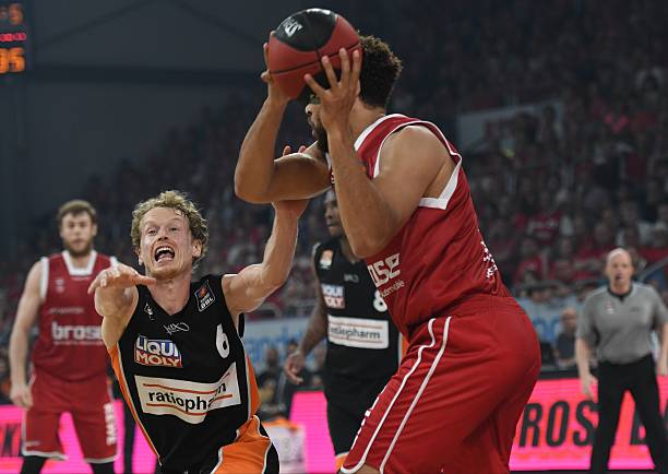 离开不可避 离开不可避